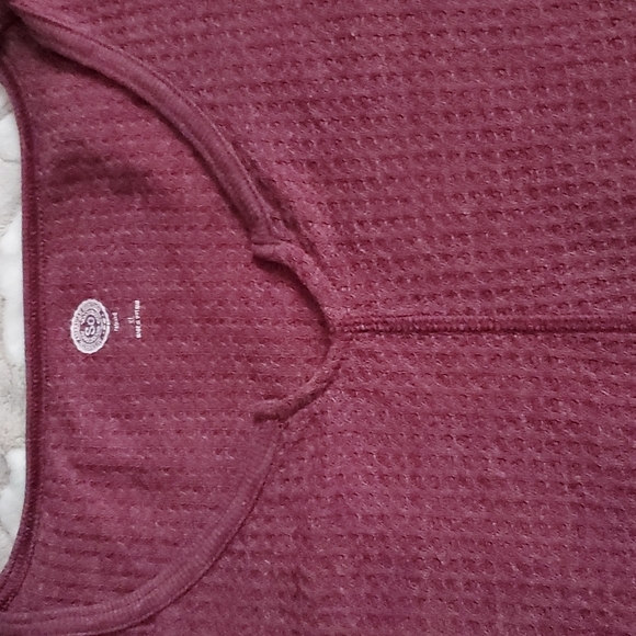 Red pullover - Picture 3 of 3